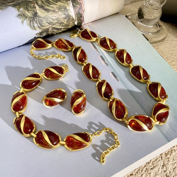 Necklace, bracelet & Earring